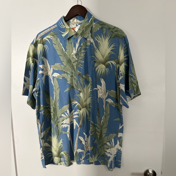 Tommy Bahama Other - Tommy Bahama Men’s Large 100% Silk Hawaiian Shirt Short Sleeve Black Floral
